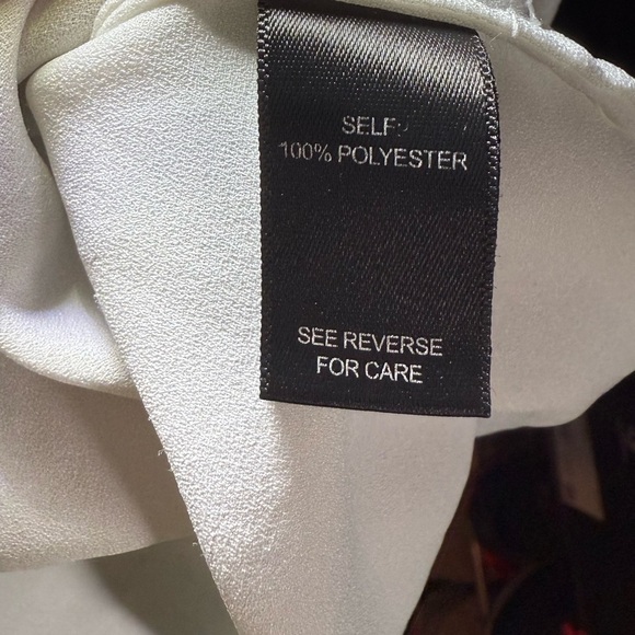 Red by BKE (Buckle) Women's White Zip-Up Blouse - Picture 3 of 5